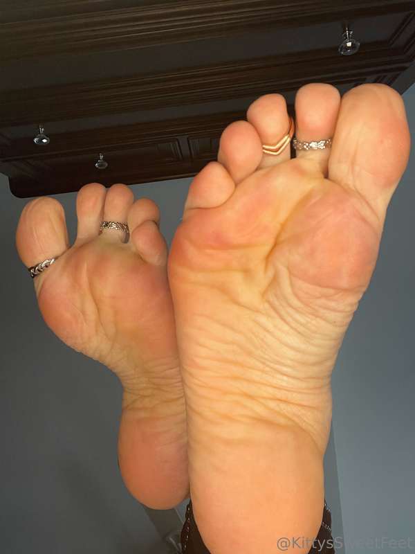 Late start today ☺️ Enjoy these incredible soles pics!  1