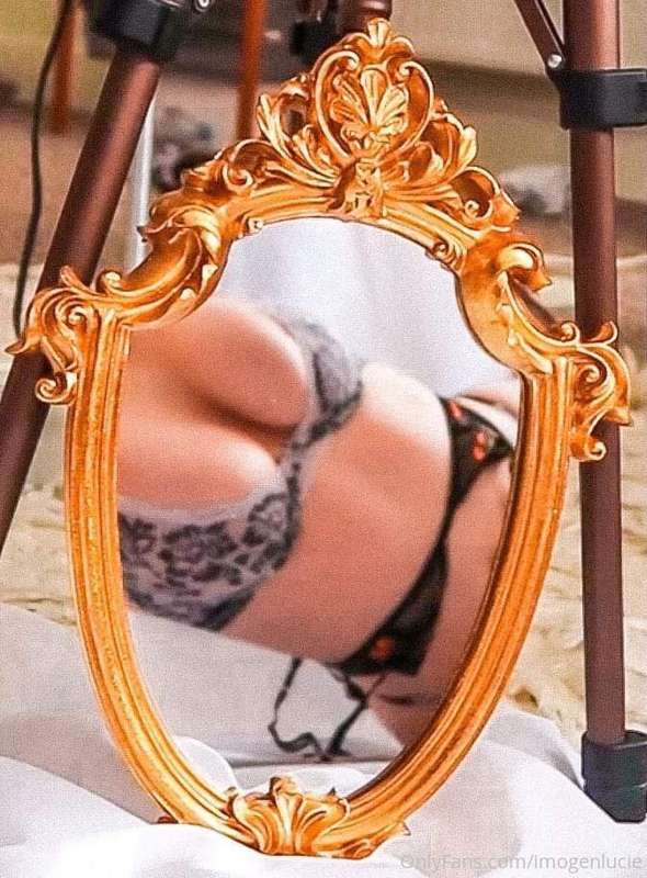 Through the looking glass💭🌹