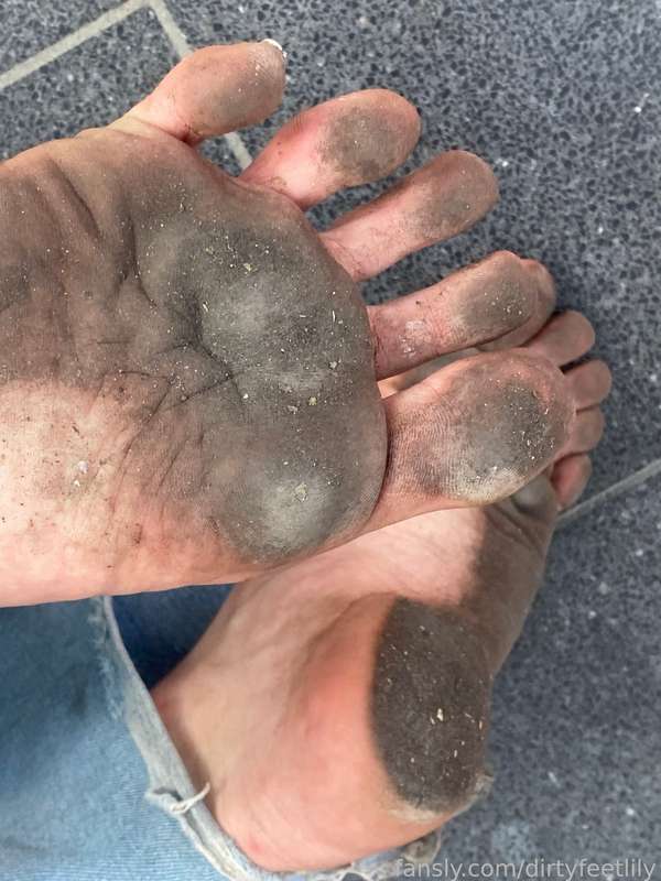 Dirtyfeetlily - Fansly - 25 Apr, 2025 4