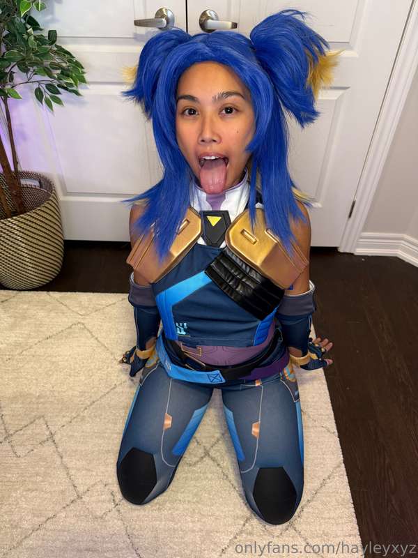 (Album + VIdeo) Neon from Valorant Cosplay! Showing off this.. 3