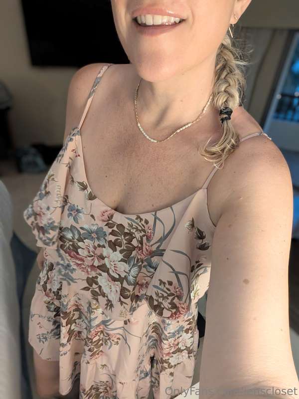 One more dress for you to enjoy tonight 😘😉