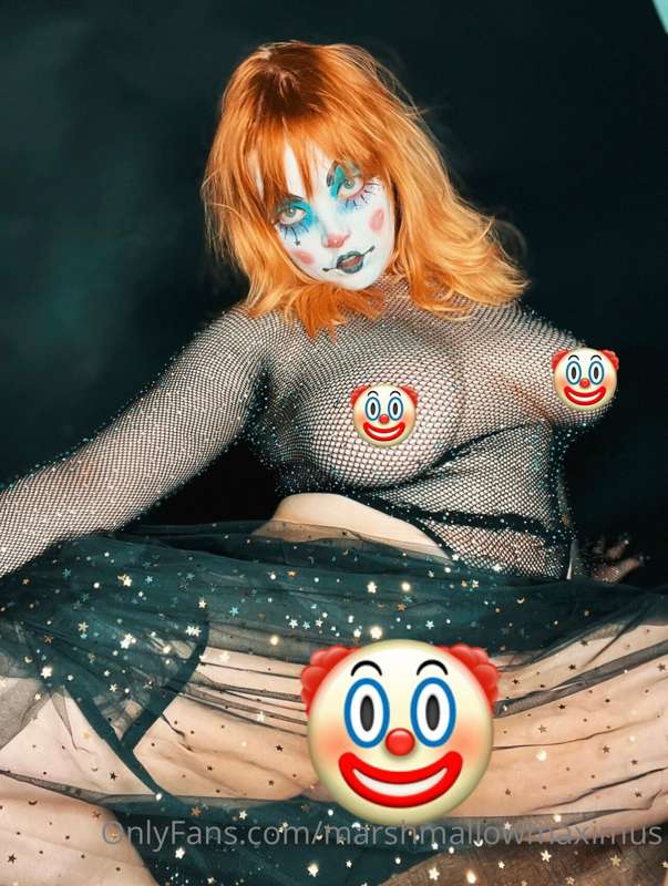 Send me a DM if you missed the chance to see my clussy 🤪