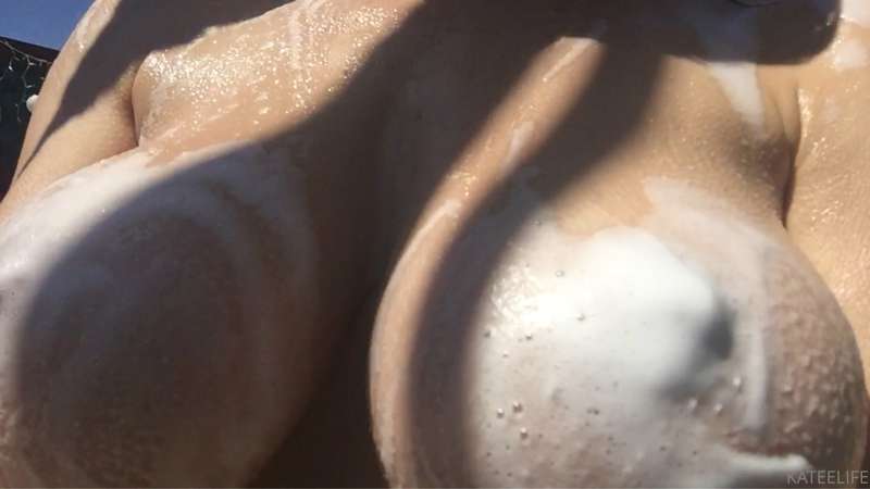 Shower in the sun 😊 3