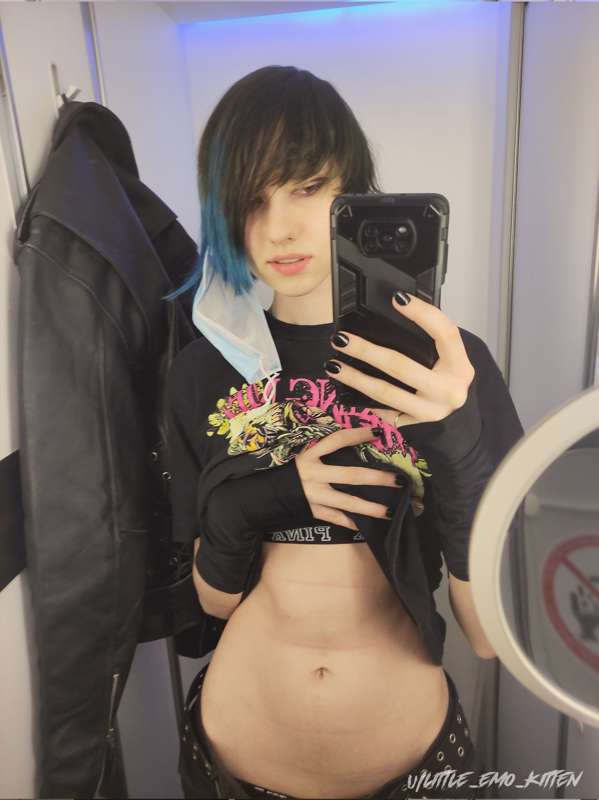 Little_Emo_Kitten - Fansly - 20 Apr, 2022 8