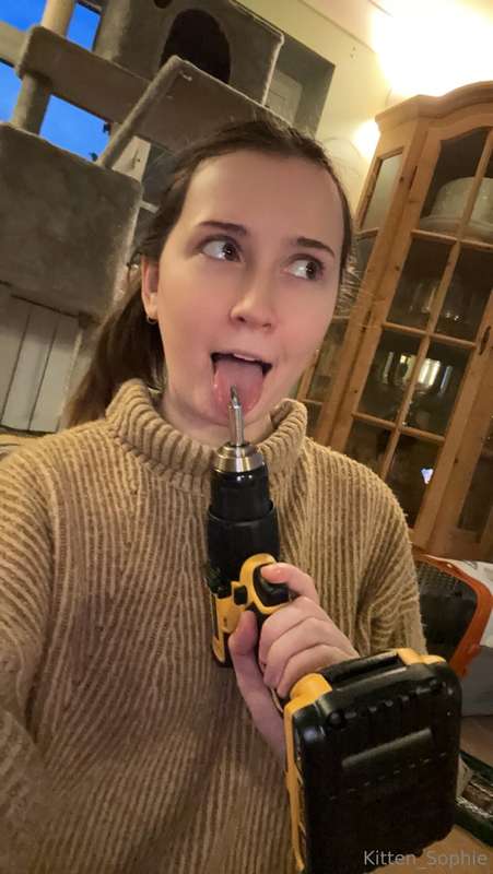 I took a bunch of nudes while building ikea furniture today ..