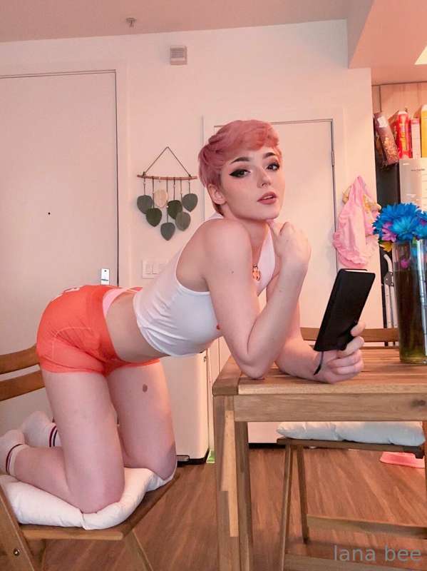 Welcum to femboy hooters, let me take your order ✨ 8