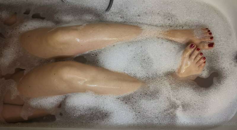 Love hot bath! 🥰 We can cuddle and maybe touch each other ti..