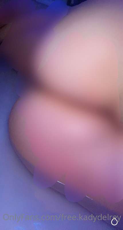 Unlock for: 3 ass pics, me in the bath