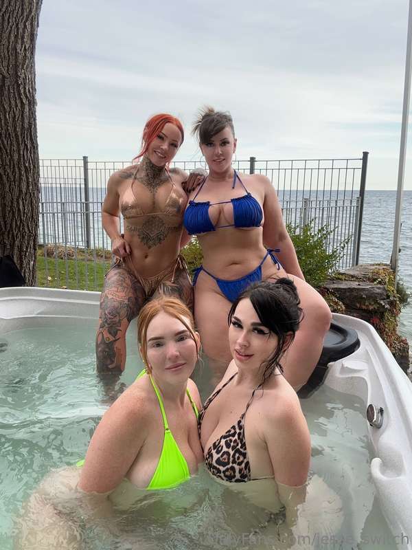 Hot tub parties always lead elsewhere with @alexxa_fire @rix..