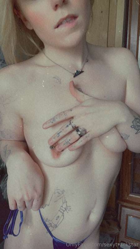 My boobs are such a big turn on! 💦 I love to be played with .. 2