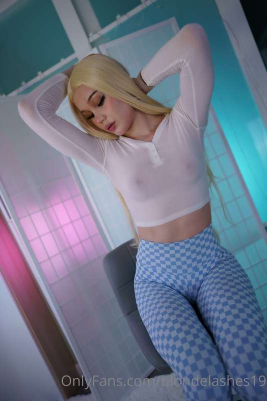 GYM SET #2:
Blonde and bluwhite leggings. That’s where it’s .. 5
