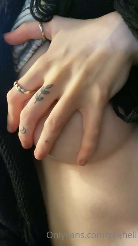 changed to silver jewellery!!!! i feel so cool :) just need .. 4