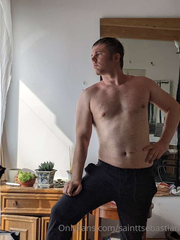 Who wants to see these 👖 come off?