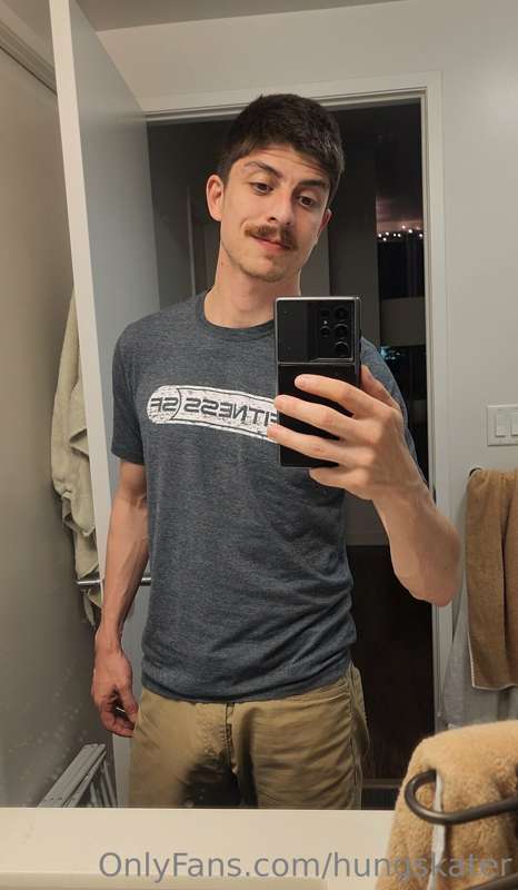 I only get a small window to take soft cock shots for you gu..