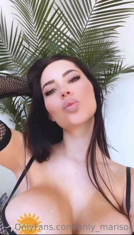 Like this post if you want to slide your cock between my tit..