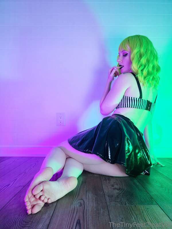 "Feetlejuice: Blowjob and Footjob" photoset - Yes, I did alr..