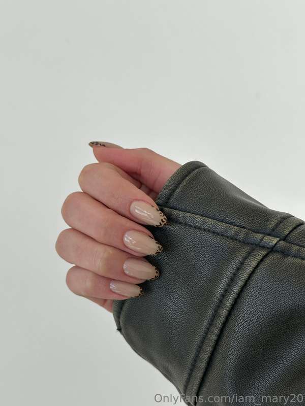 Fresh nails, fresh vibes! 💅✨ Just treated myself to a new ma..