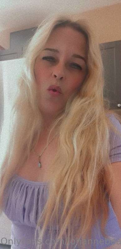 bonne journée babe vient me rejoindre sur ma vip et je te do..