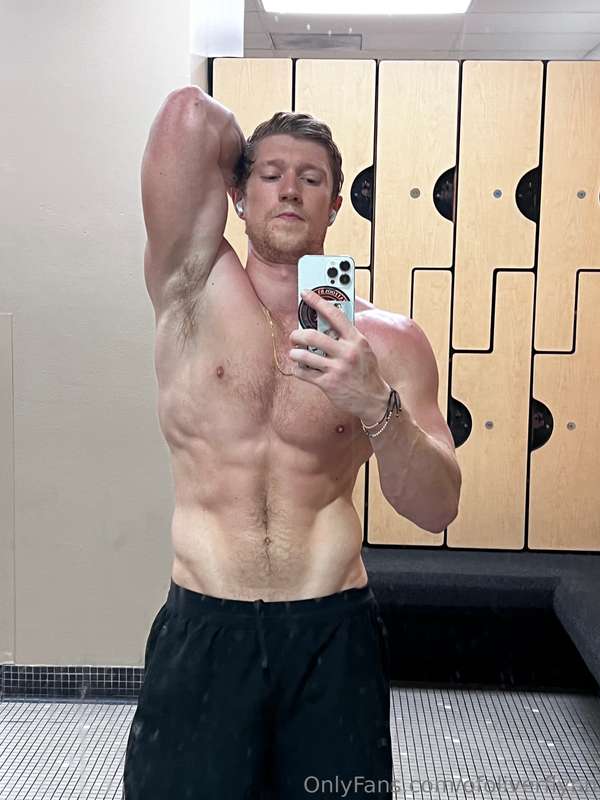 fucking love where I'm at right now with my body 💪🏼 2