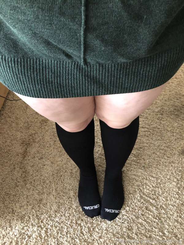 My housewife look💖 Working on custom content and schoolwork ..
