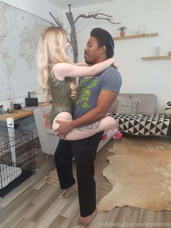 [6pics & 1video] - Daddy picks up Bunny & Bunny licks His ha..