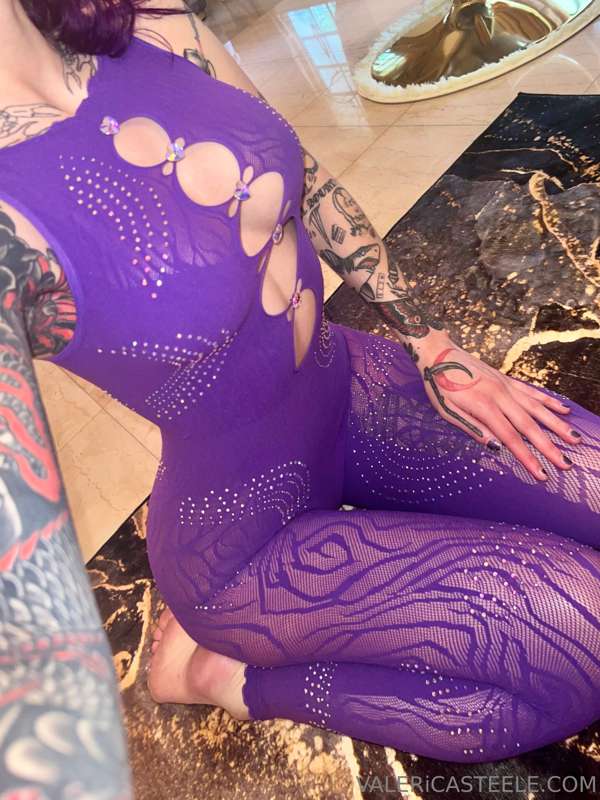i’m obsessed with these bodysuits now, u might get sick of m.. 7