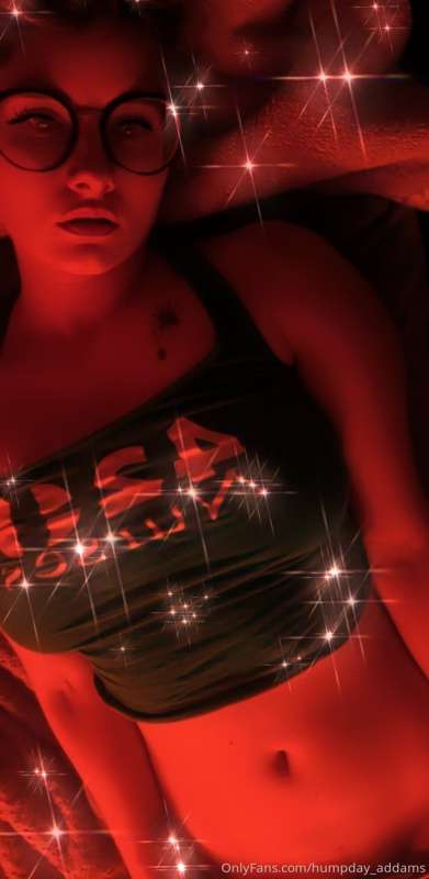 I just smoked a blunt with my tits out.🥰🤤
I'll post it but c..