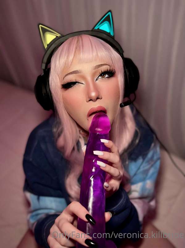 Put your cock in my pretty little mouth 🤤💕
