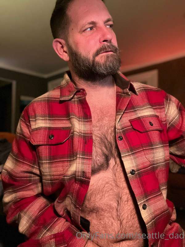 I got home from work and is very horny. Anybody want to help..