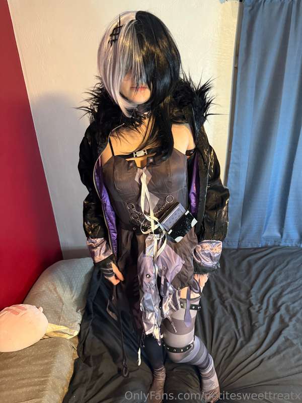 Is that Shiori Novella?? Shioriiiin 🖤 16