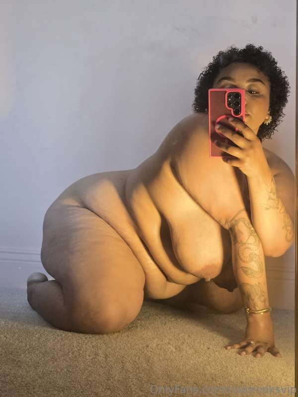 I was feeling a type of way after my bath this morning 🫦  1