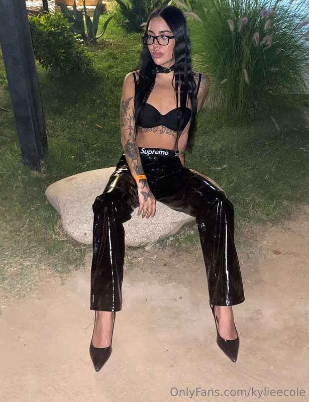 Would you take me on a date if I wear something like this? 🖤