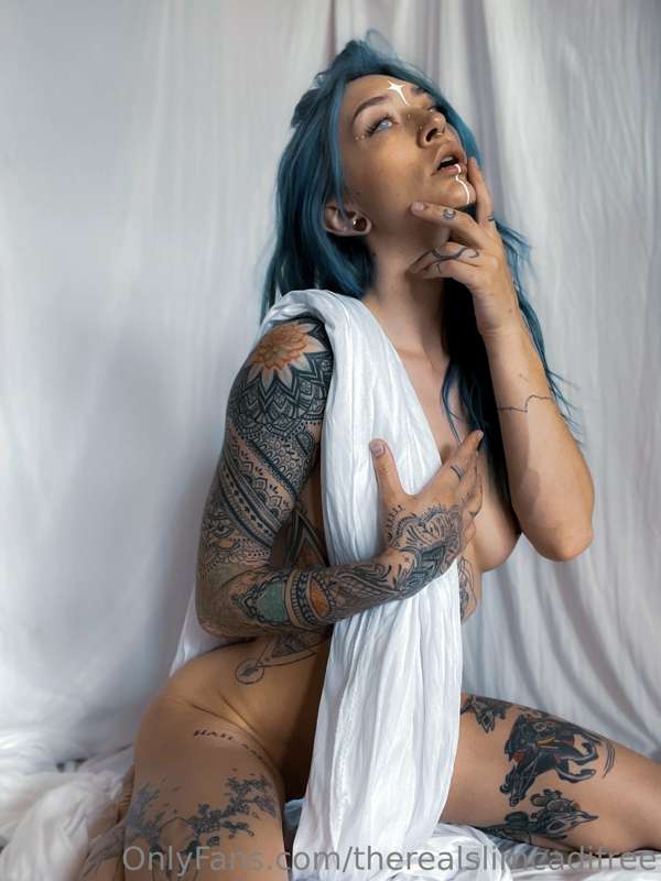 This self shoot was fun 🤍💙 2