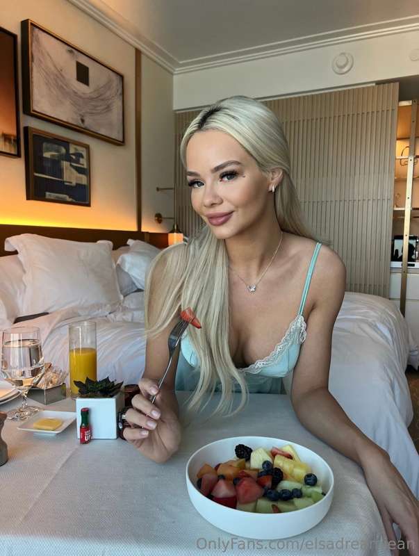 Morning babe💋 Will you treat me to my room service today? Yo..