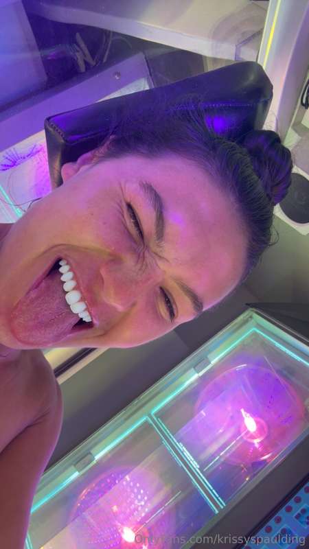 swipe to see inside the tanning bed with me from ALL angles ..