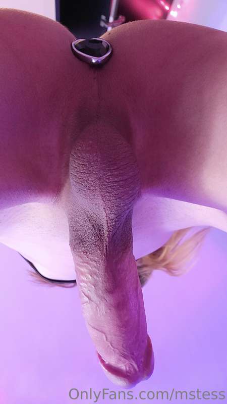 Touch my butt 😇 1