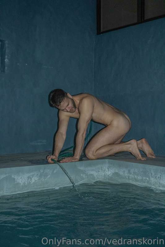 Siempre es bueno meterse a la piscina - It's always good to .. 6