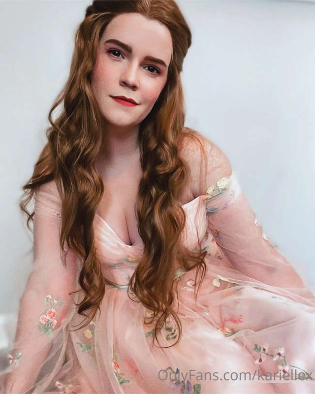 I finally managed to dress up again. Here’s my new cosplay: ..
