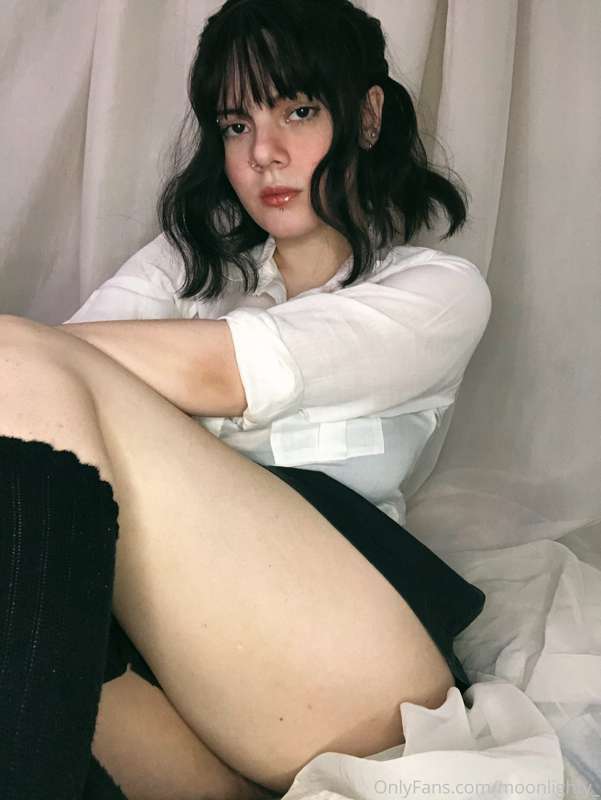 what are you staring into? - very anime gf 3