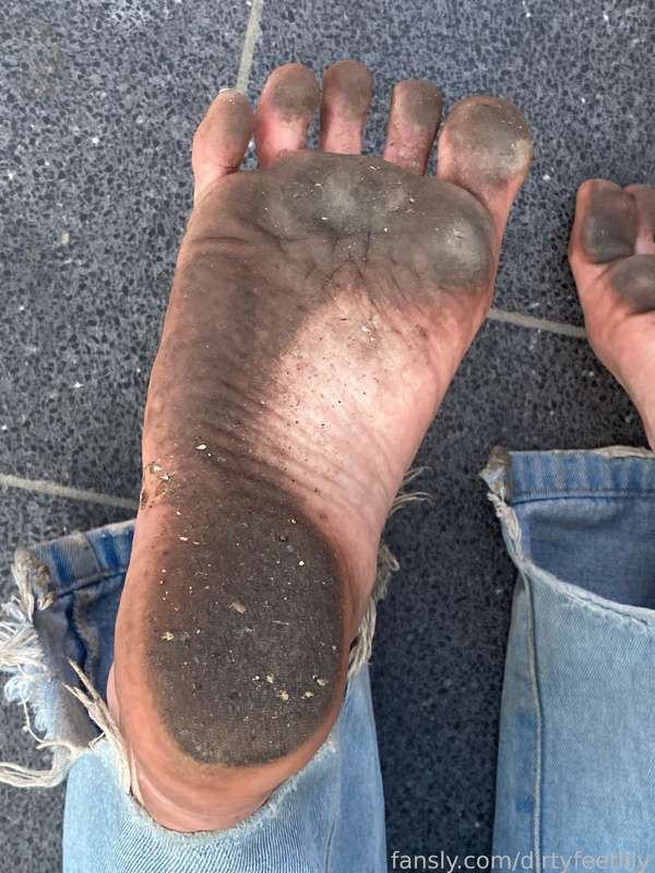 Dirtyfeetlily - Fansly - 25 Apr, 2025 5
