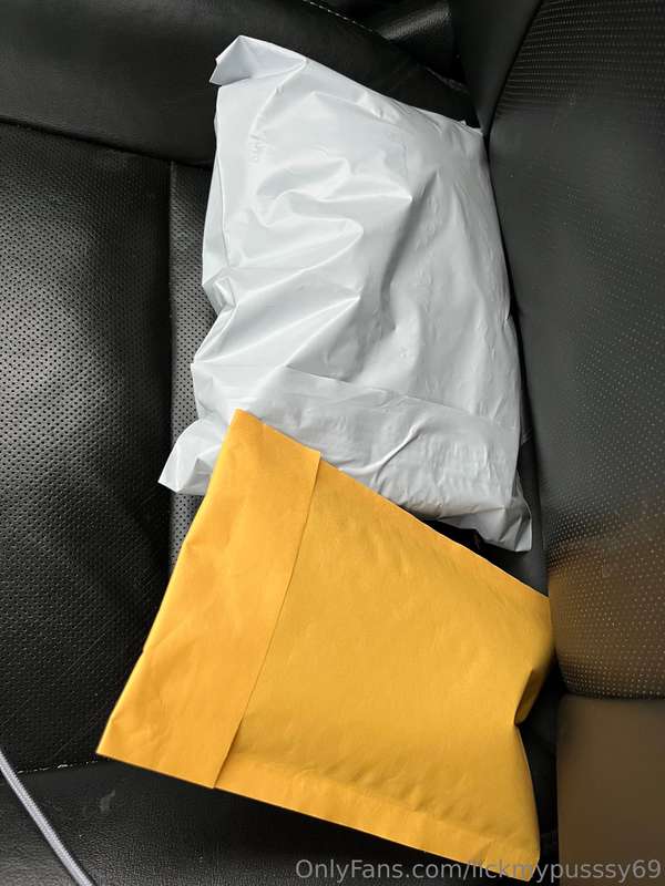 Shipping some packages for yall! 📦💕
