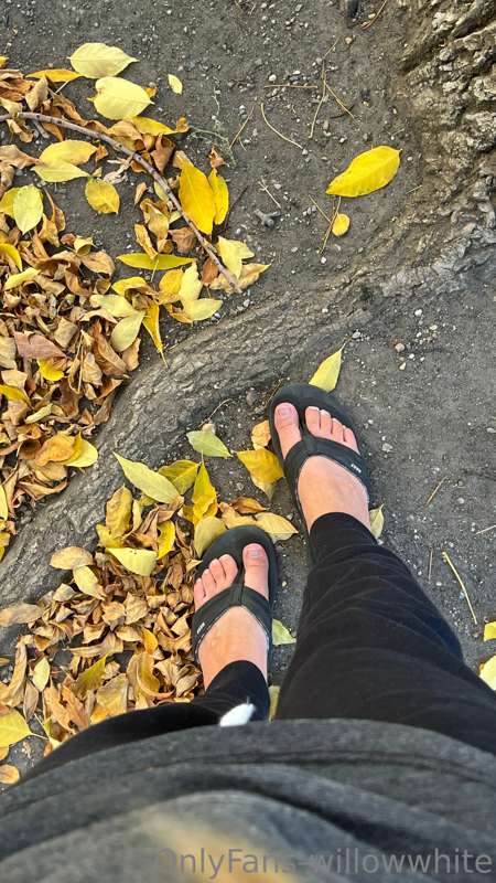 went for a walk, this is for the feet guys xo 😘 27