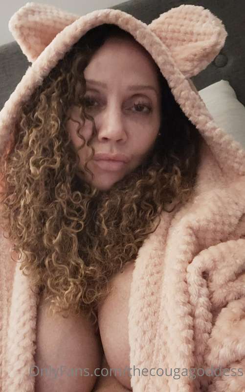 ...late night horny...pussy needs a pounding!😋😉
