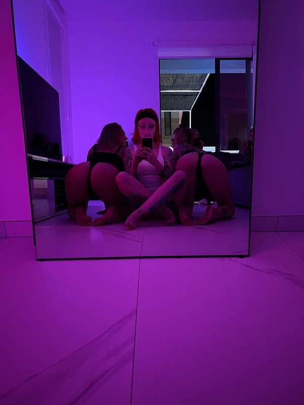 I think @hopessecrets enjoys being sandwiched between me & @.. 2