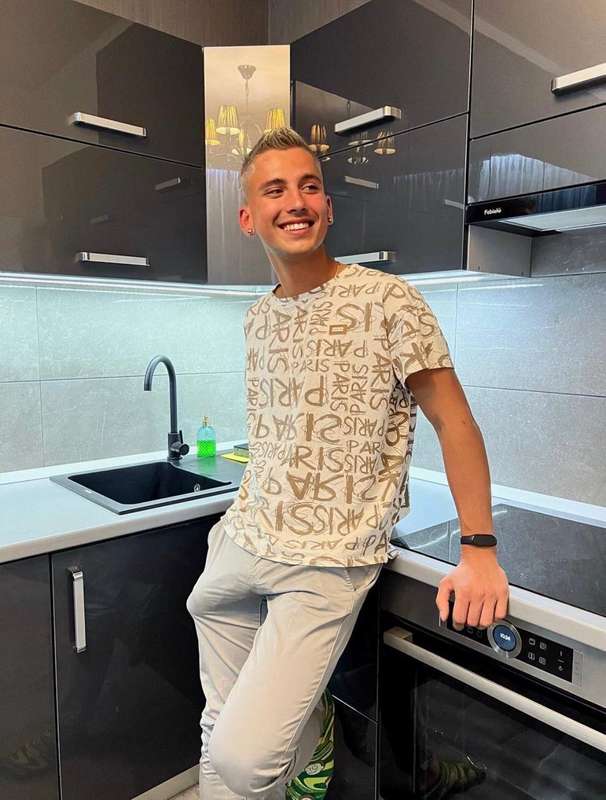 Hey guys! Have you seen this boy⁉️ OMG‼️ 😱😏🤪 Look who I foun.. 3
