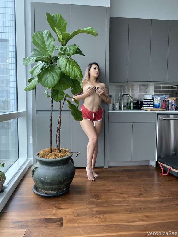 More BTS shots from the other solo shoot. I get nude 💕😇 DONT.. 5