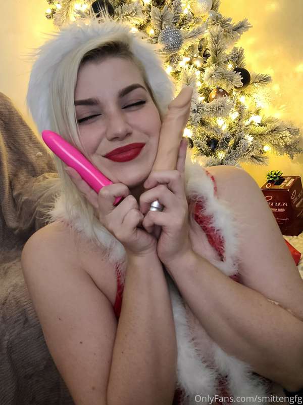 Happy holidays!! If the first picture doesn't do it for you,.. 2