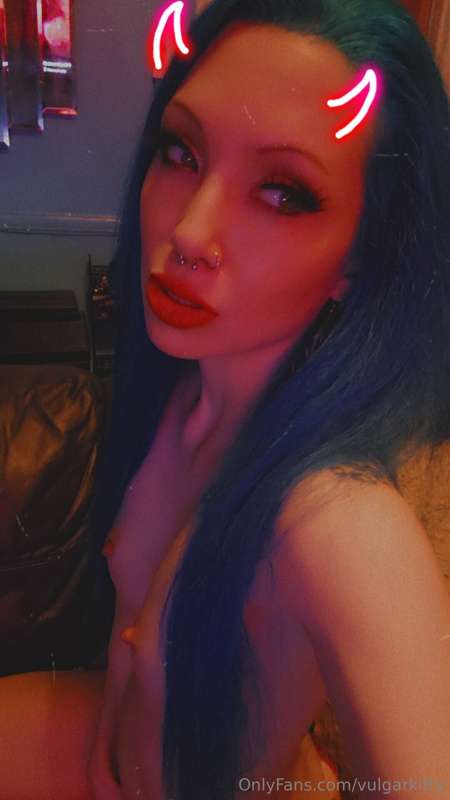 Just thinking of fat cock stretching me 🤤
