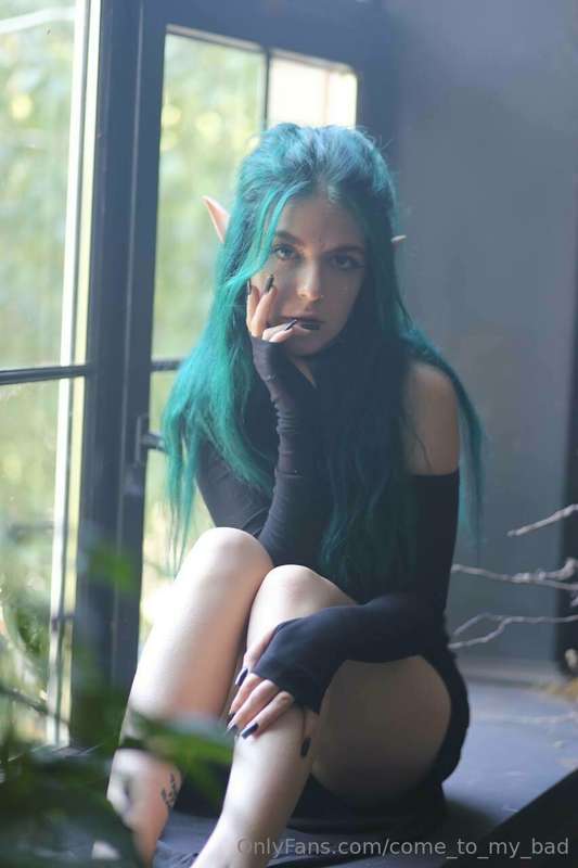 ready to dive headfirst into a fairy tale?😈 2