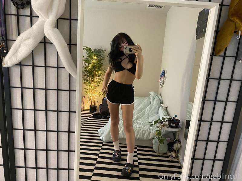 Would you like seeing selfies and pics I take even if they a.. 5